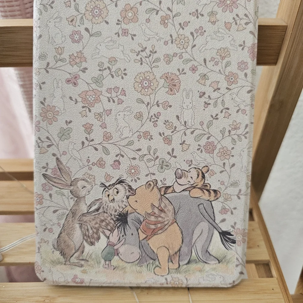 Winnie the Pooh and friends kindle case